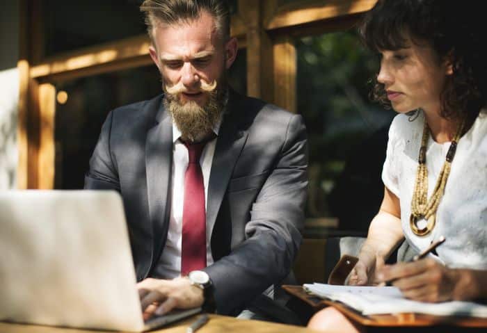 Assistant dirigeant de l’entreprise